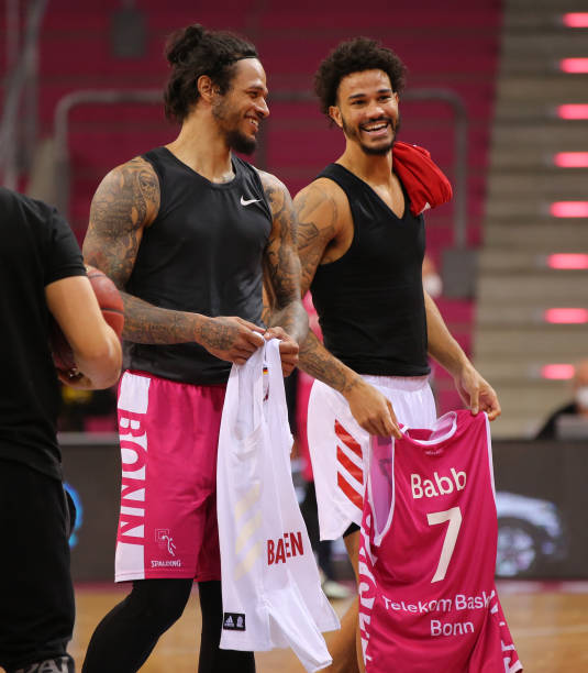 中依旧保持 中依旧保持